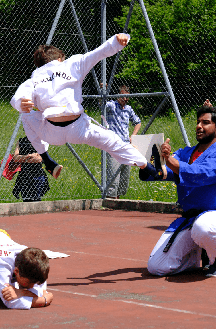 enfant pratiquant le taekwondo