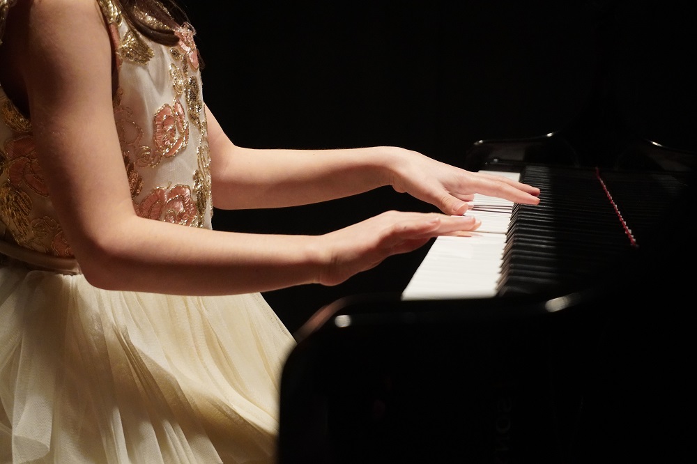 Nos petits artistes apprennent à faire du piano